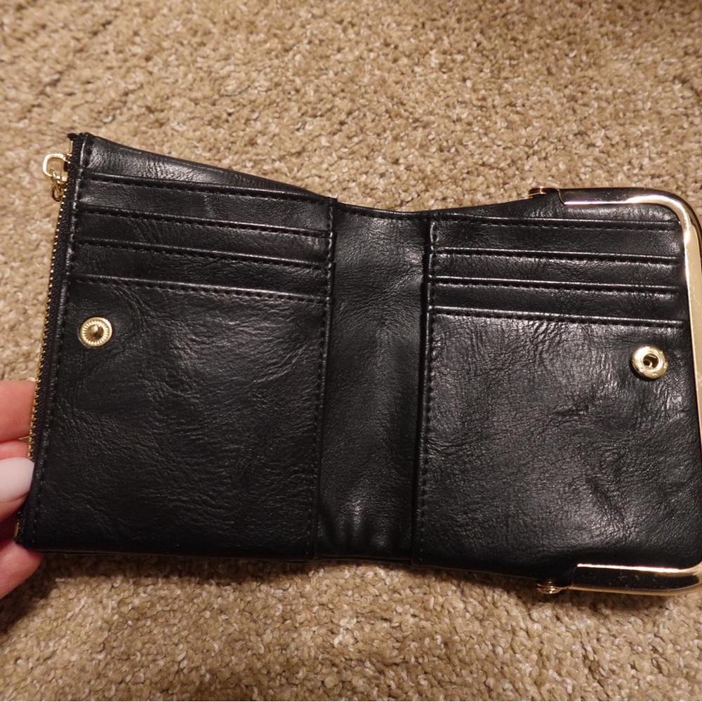 Classic Black Leather Wallet - Picture 6 of 7